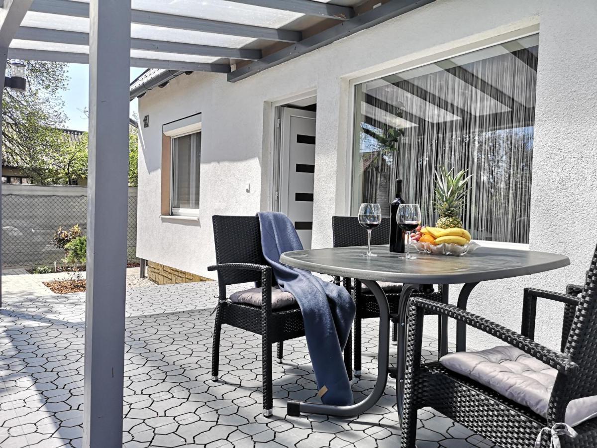 Otium Wellness Apartmanhaz Balatonakarattya Bagian luar foto